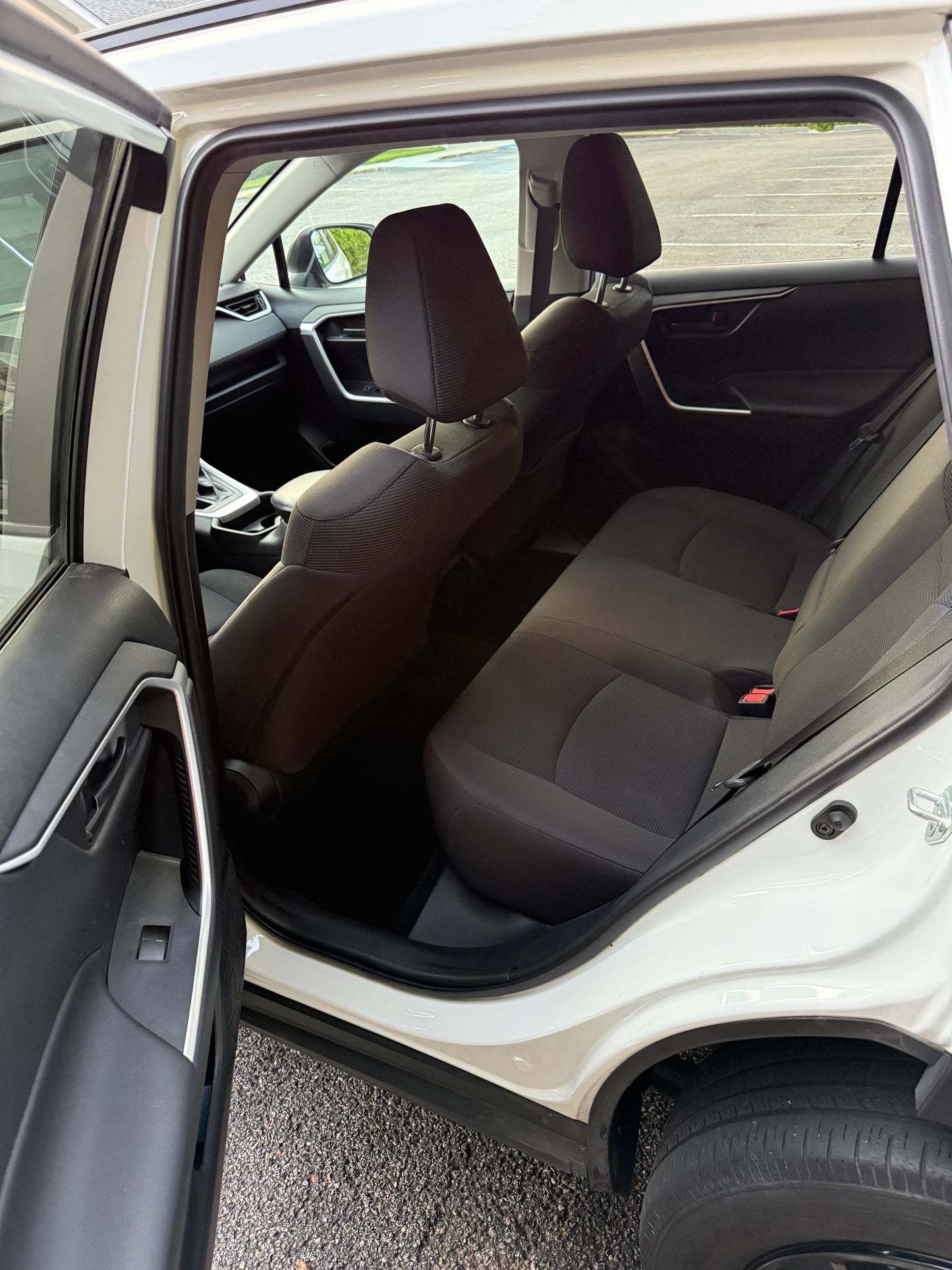 2021 Toyota RAV4 LE AWD.
